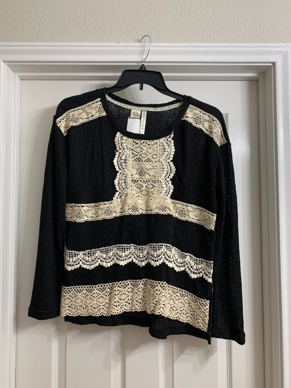 Forgotten Grace Brand Women's Black Sweater, Size Large (NWT)